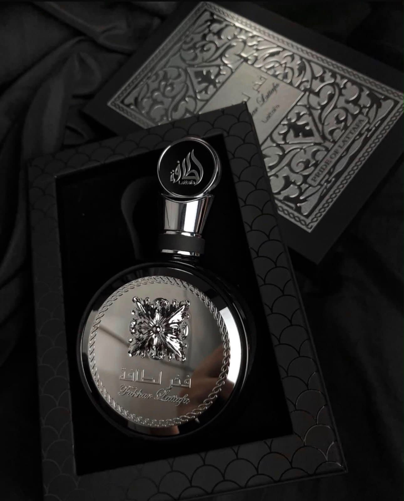Perfume Fakhar Black da marca Lattafa